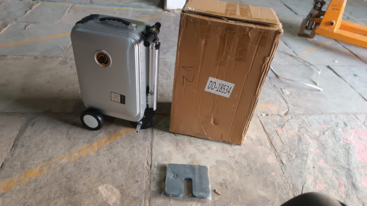 Electric suitcase smart driving luggage electric suitcase scooter with removable battery speed (1 Pc) Electric suitcase smart driving luggage electric suitcase scooter with removable battery speed (1 Pc)